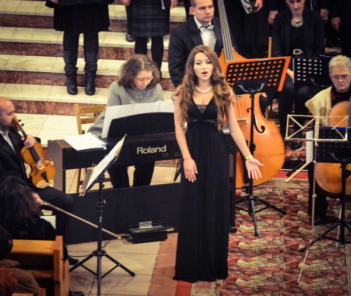 Xenia cântând
